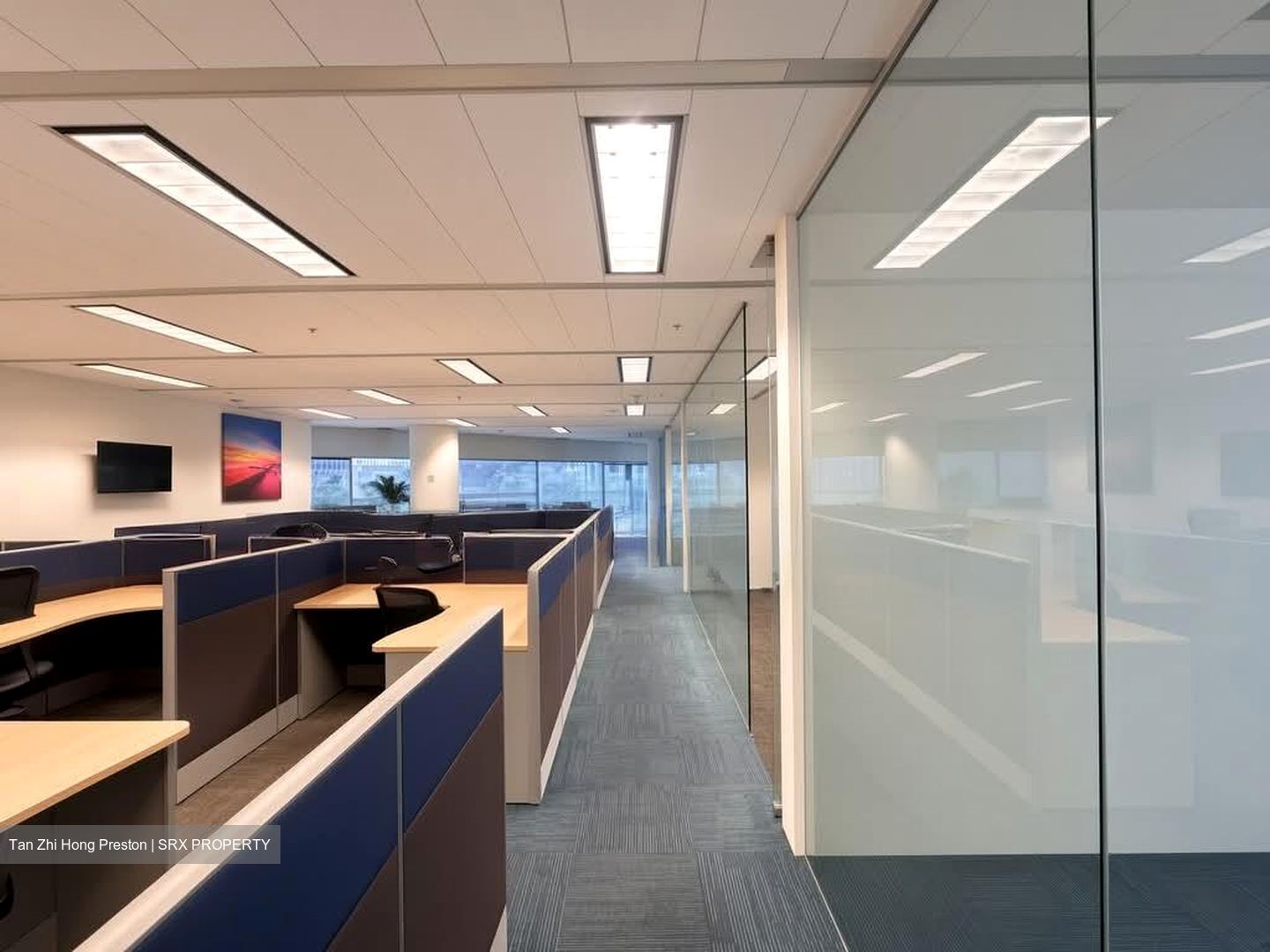 Gateway East (D7), Office #627358101